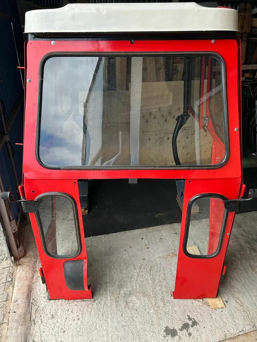 Sekura tractor cab - Image 1