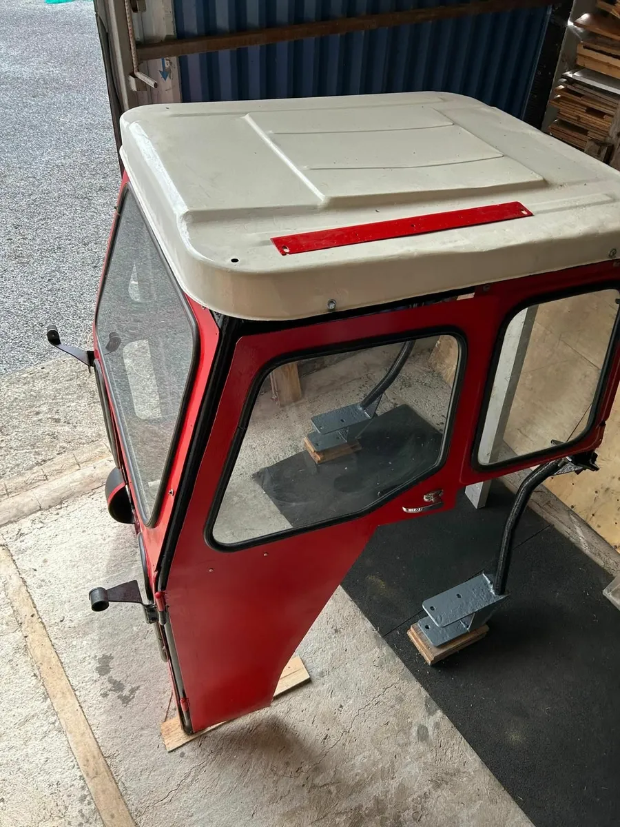 Sekura tractor cab - Image 2