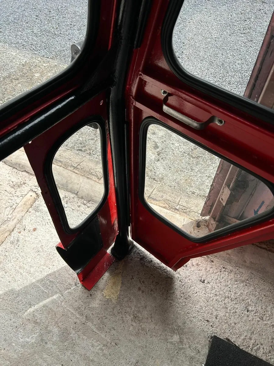 Sekura tractor cab - Image 4