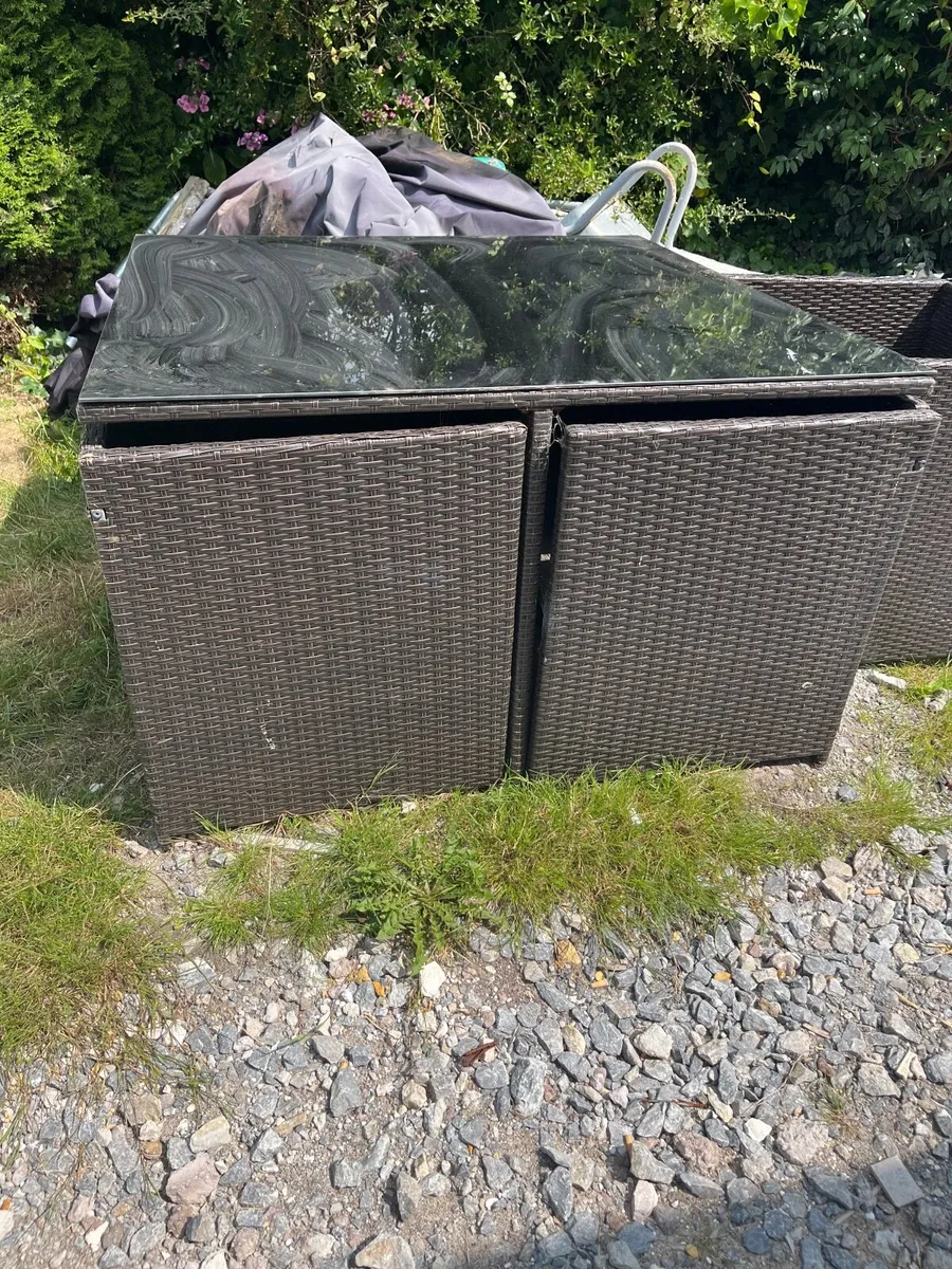 Garden furniture - Image 1