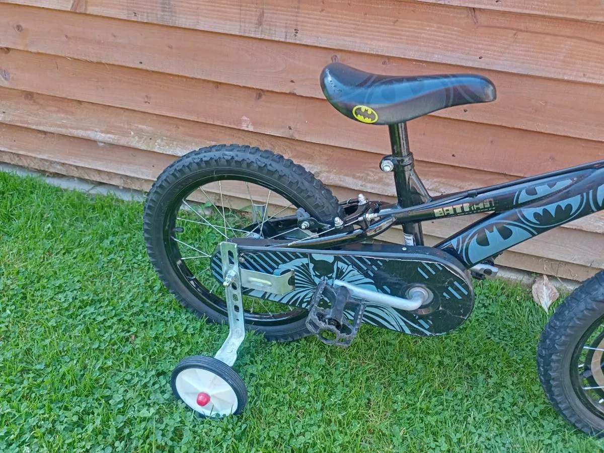 Kids Batman bike size 16 inch wheels - Image 3