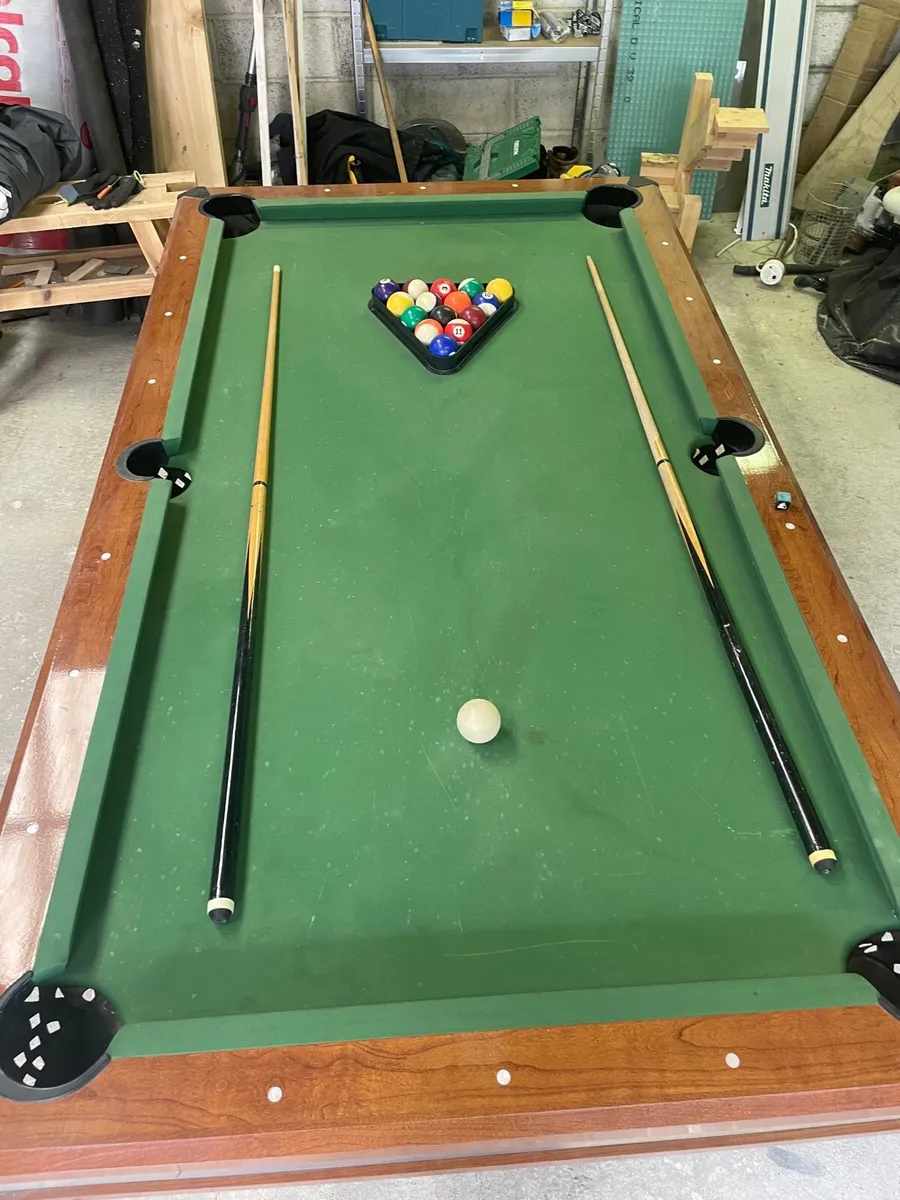Pool table - Image 1