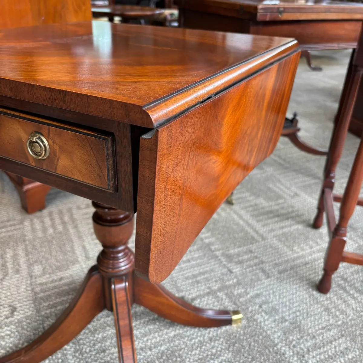 Beautiful mahogany drop leaf side occasional table - Image 3