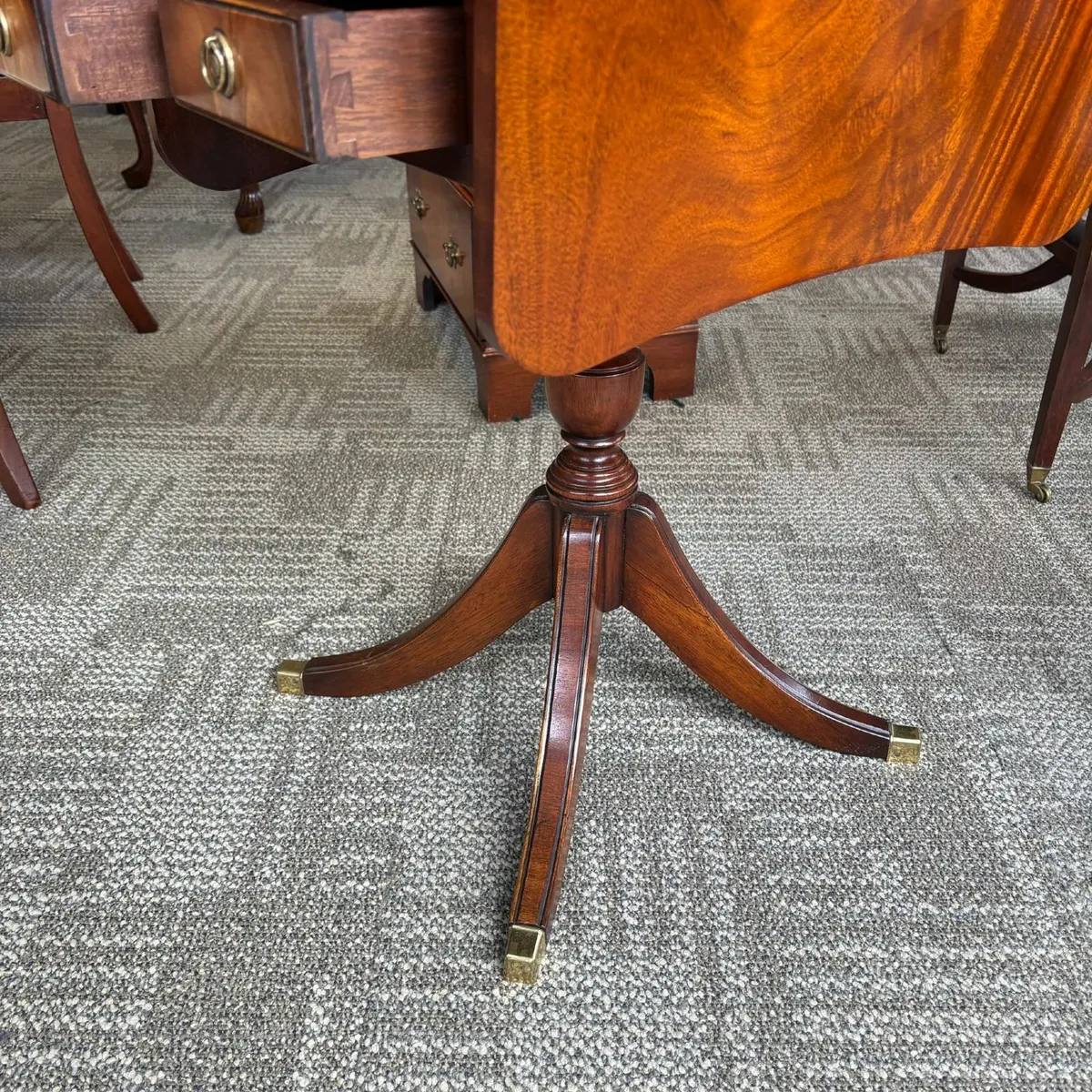 Beautiful mahogany drop leaf side occasional table - Image 4