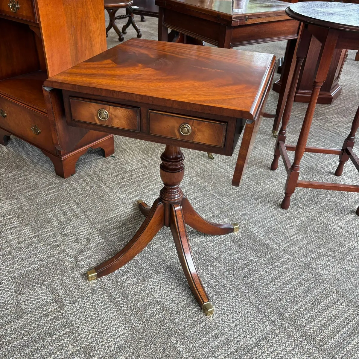 Beautiful mahogany drop leaf side occasional table - Image 1