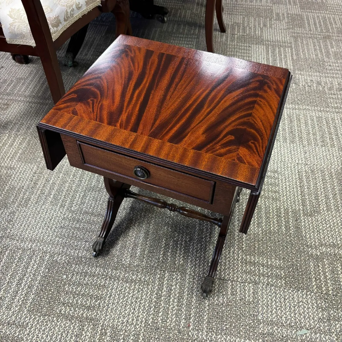 Fabulous mahogany inlaid drop leaf occasional tabl - Image 1