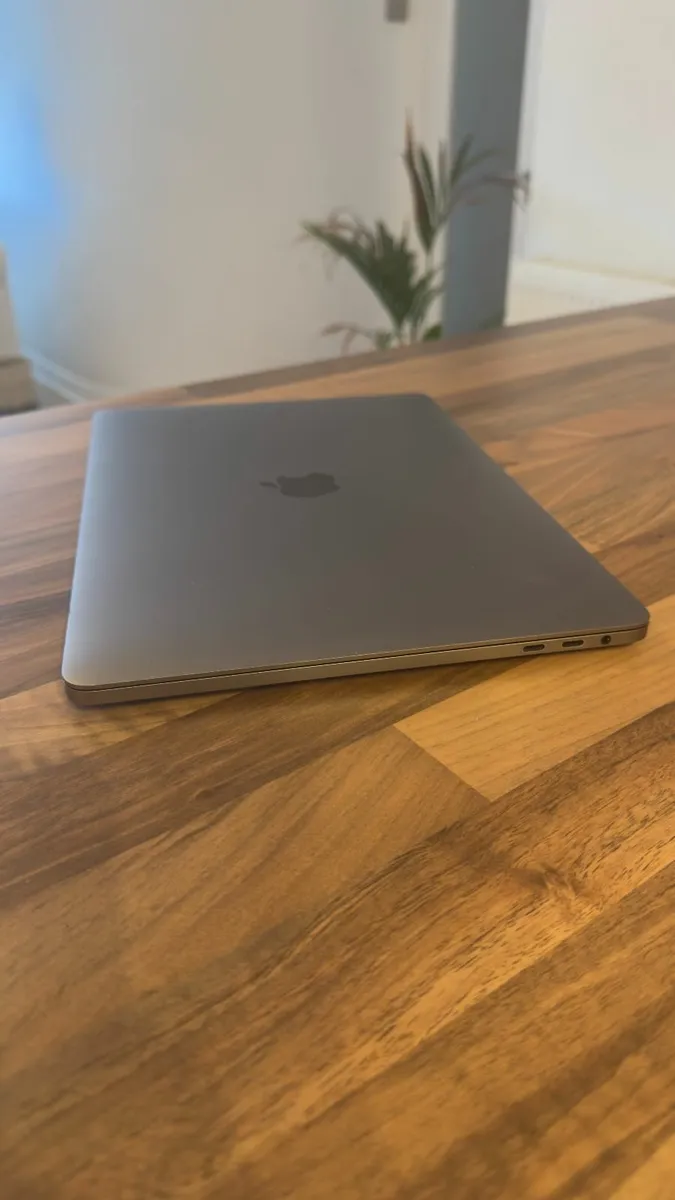 MacBook Pro 13″ (2018) – i7, 16GB RAM, 256GB SSD - Image 3