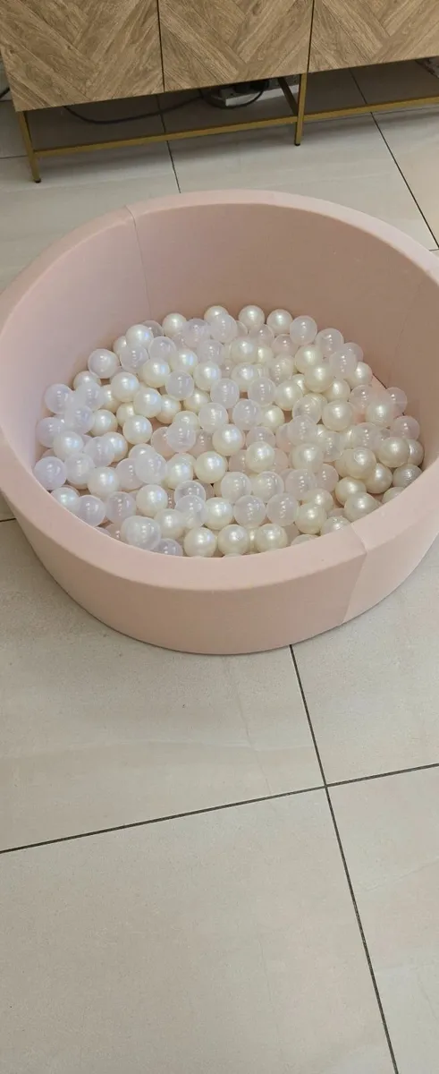 Soft foam ball pit for toddlers - pink