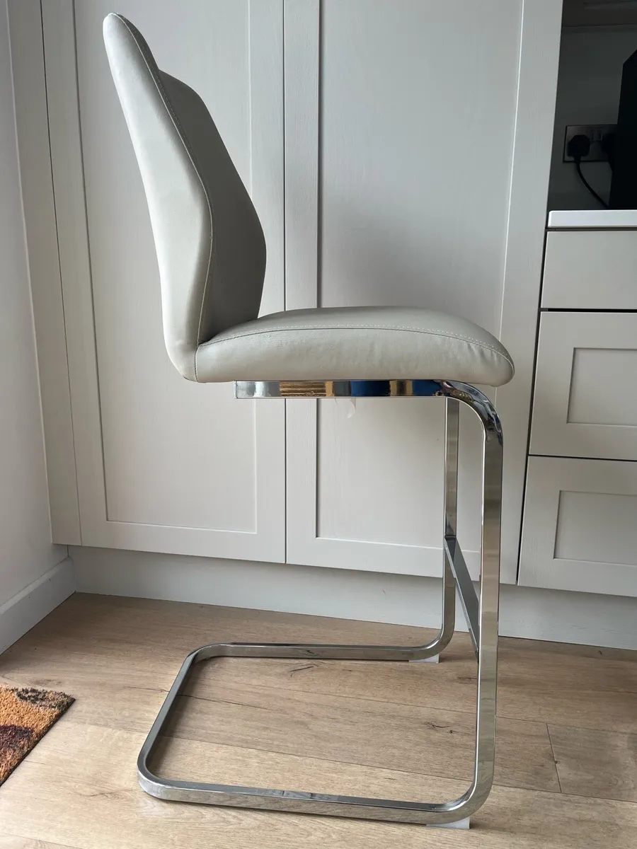 Set of four Elissa kitchen bar stools - Image 2