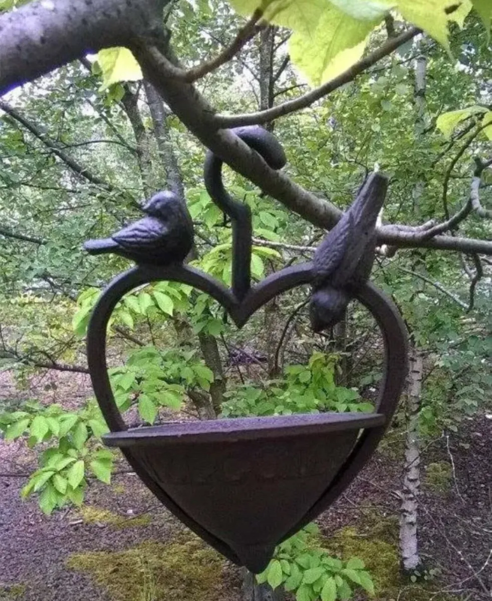 NEW Cast Iron Loveheart Bird Feeder Garden - Image 2