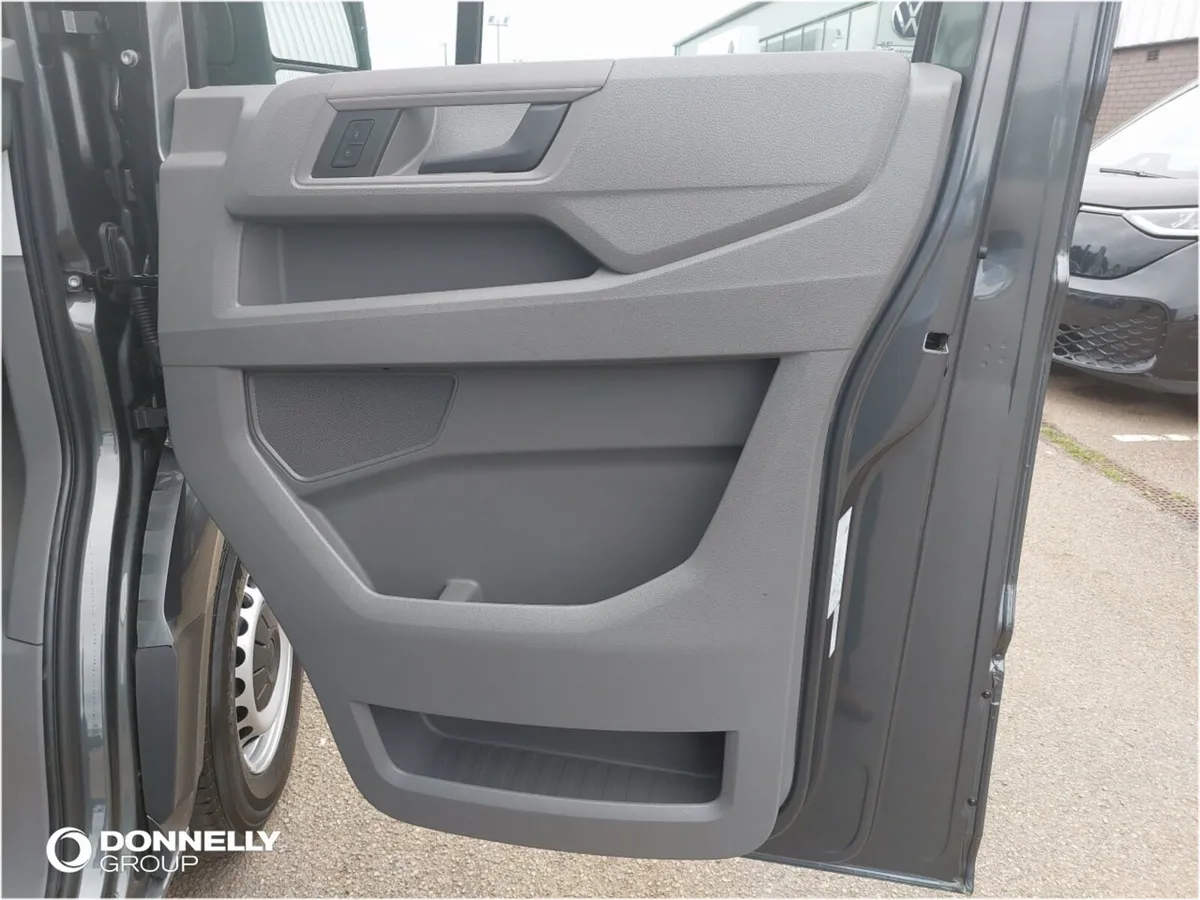Volkswagen Crafter Cr30 Mwb Diesel Fwd Commerce - Image 4