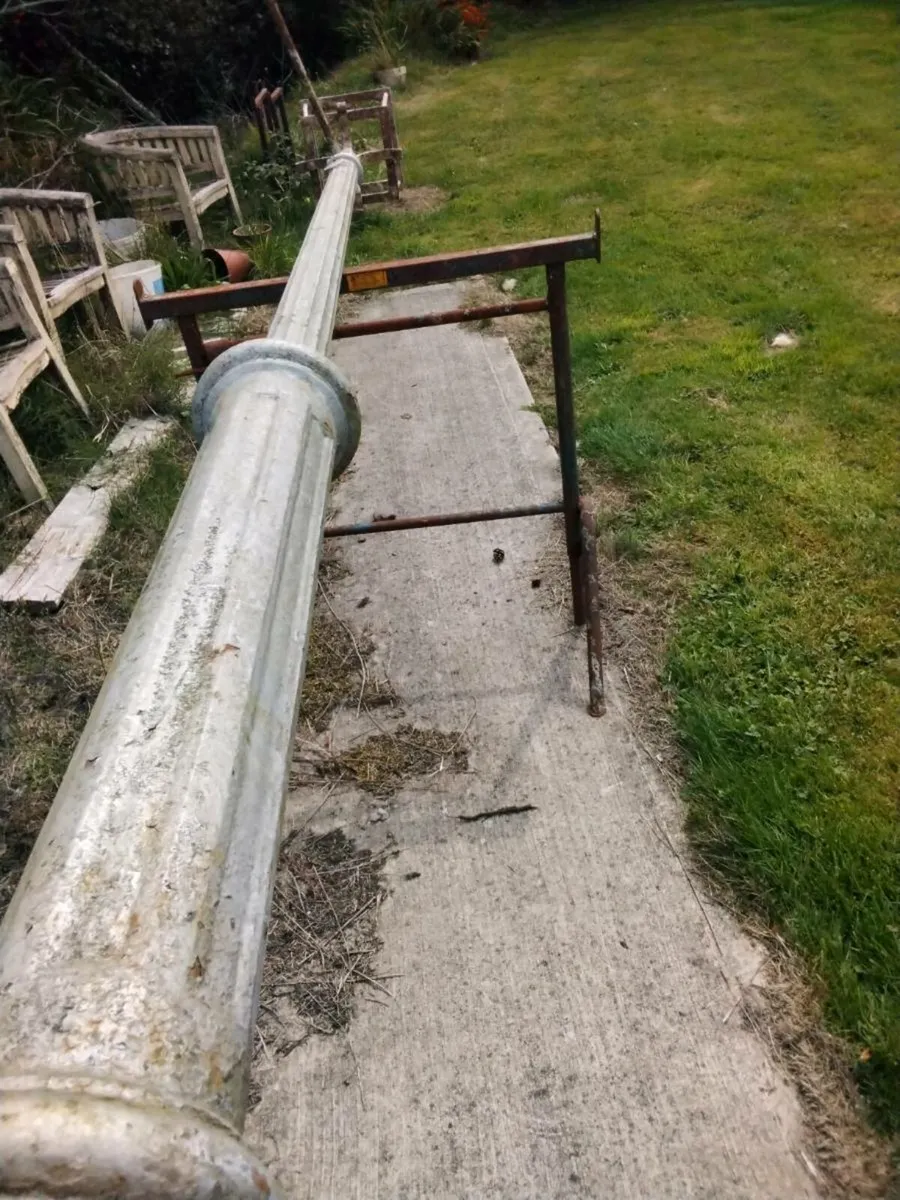 Old Street light - Image 1