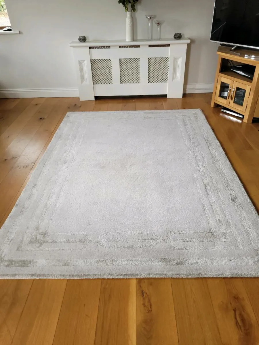 Large rug - Image 1