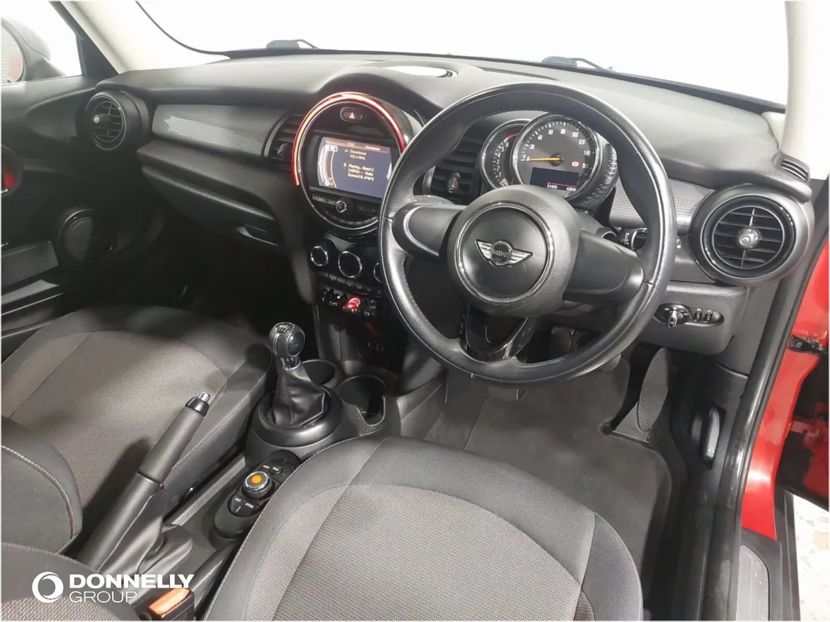 MINI HATCHBACK One - Image 4