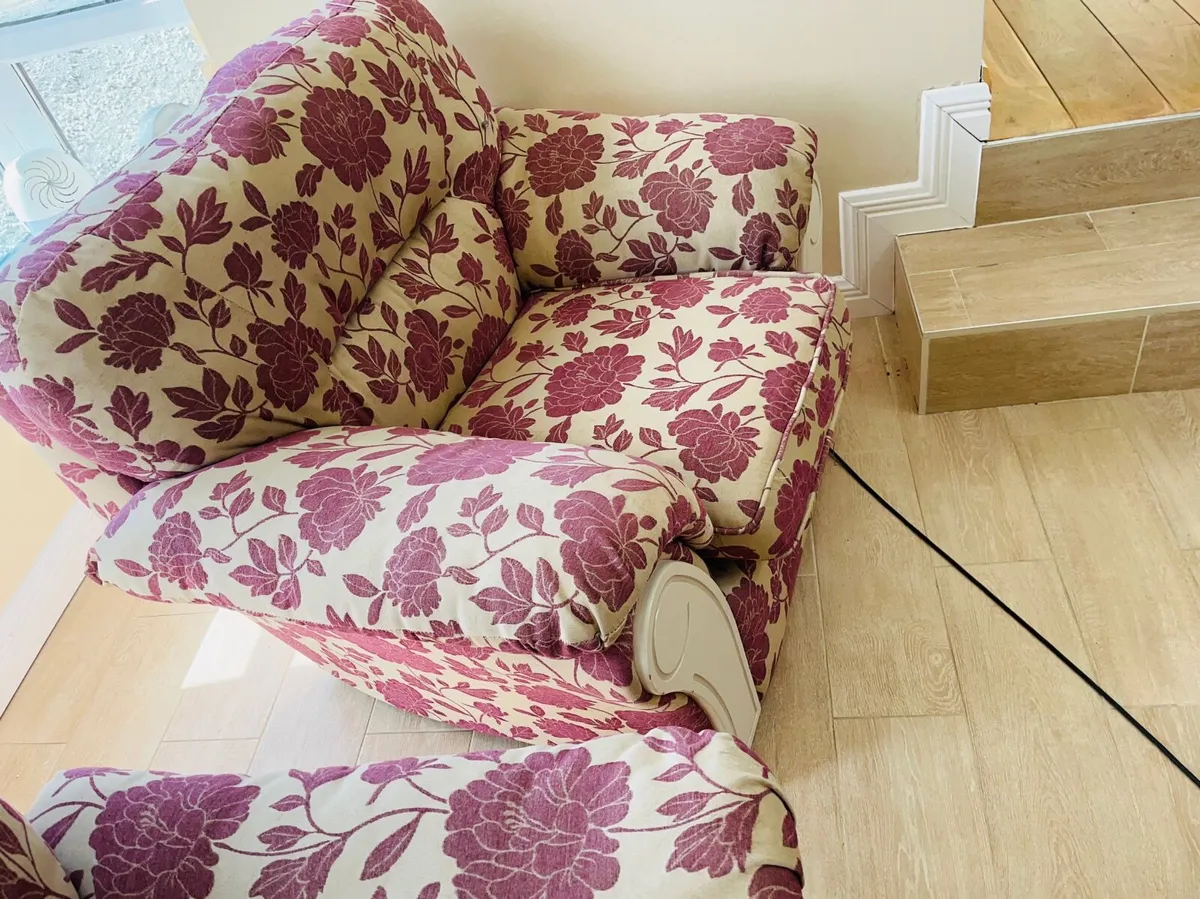 3 seater and 2x 1 seater couches great condition - Image 2