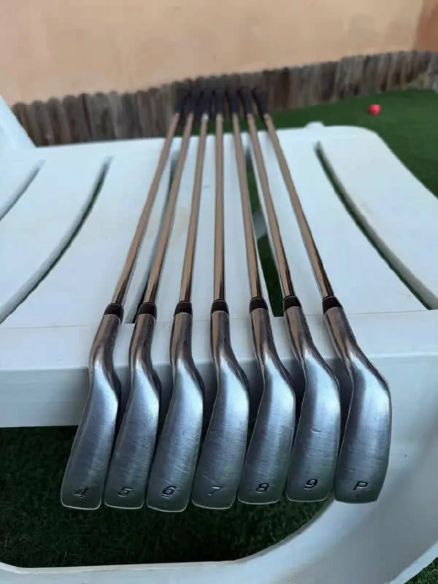 TaylorMade R7 Irons (7 pieces) - Image 1