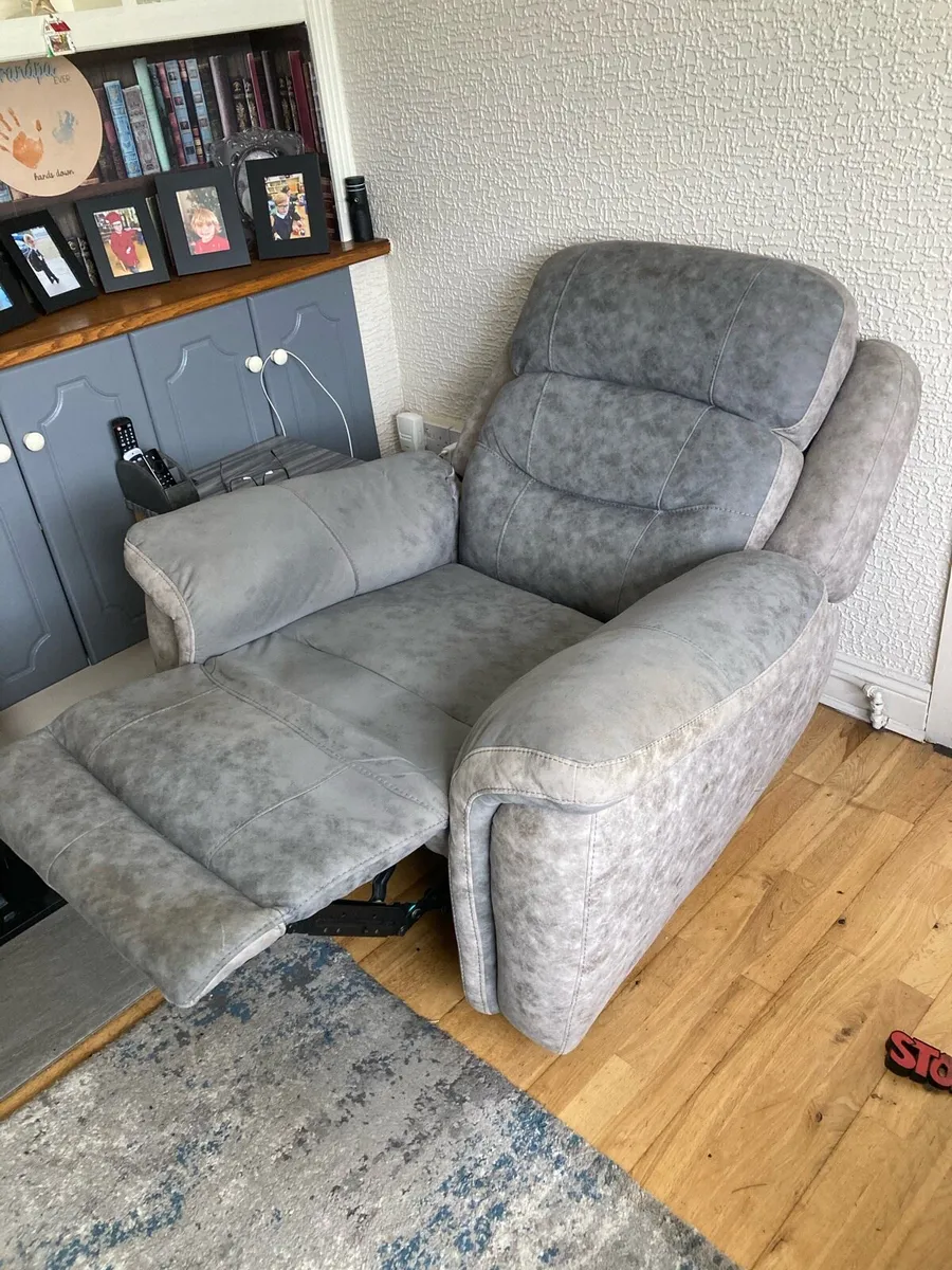 Recliner chair electric - Image 2
