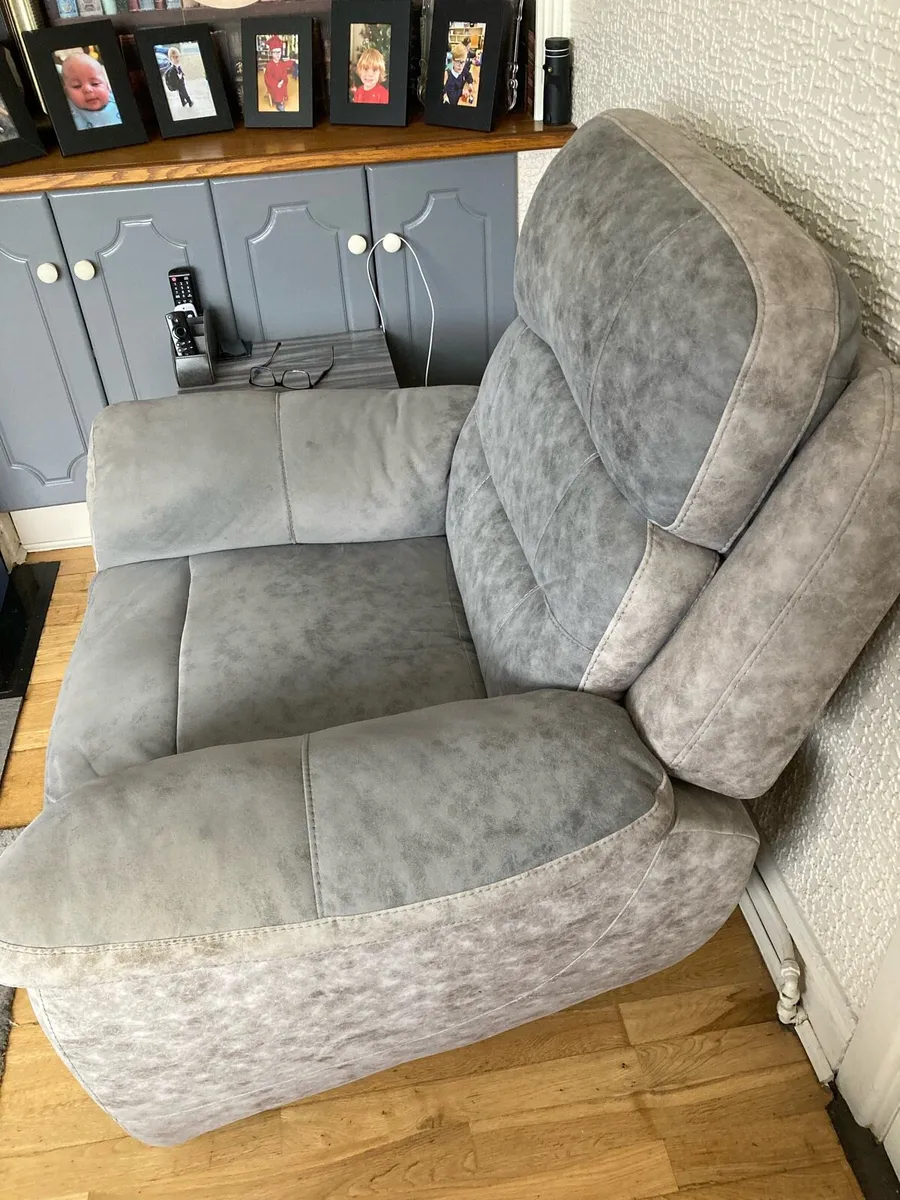 Recliner chair electric - Image 3