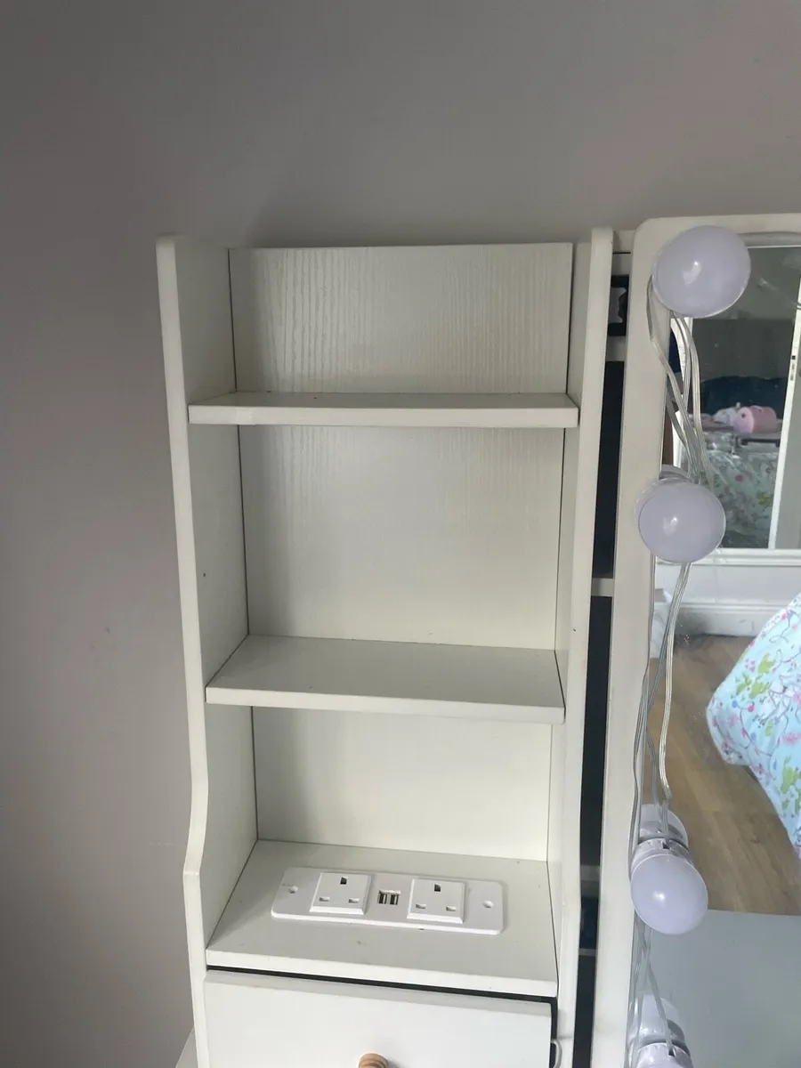 White vanity table - Image 4
