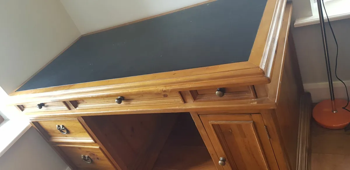 Desk - Image 4