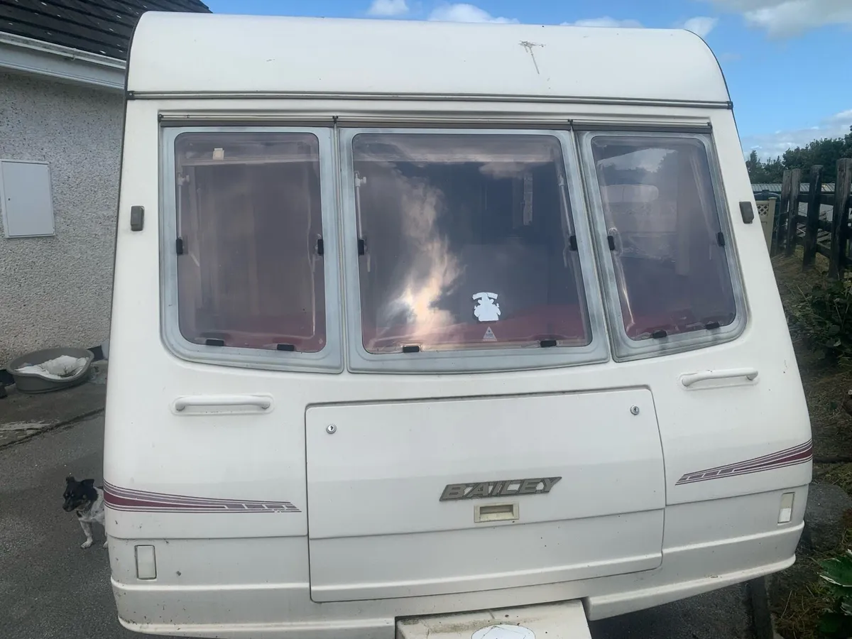 4 berth caravan - Image 1