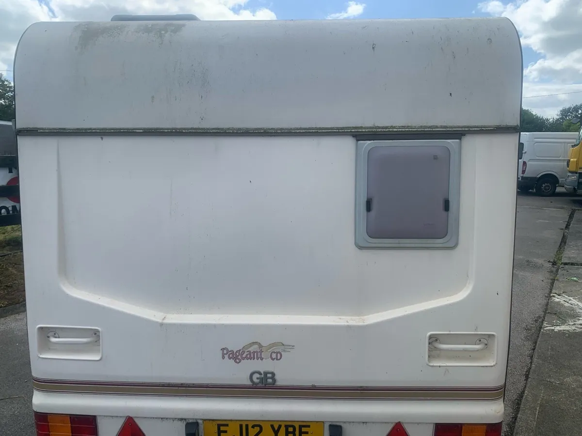 4 berth caravan - Image 4