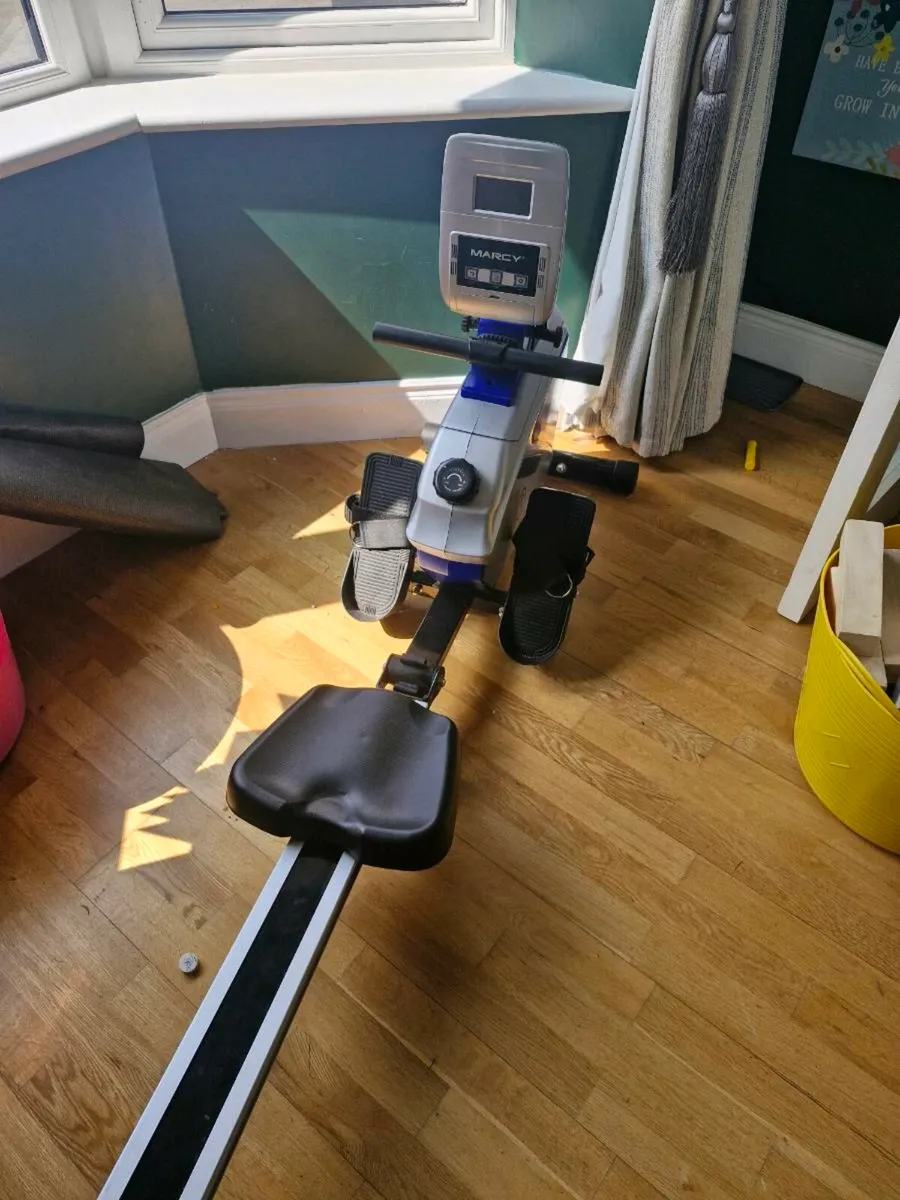 Rowing machine - Image 1