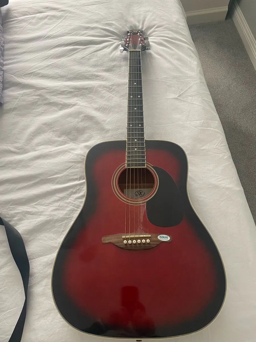 Acoustic guitar - Image 1