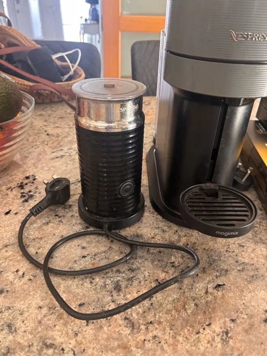 Nesspresso Coffee Machine, milk frother & cartrages - Image 3