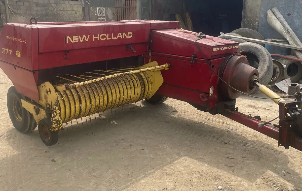 New Holland 377 square baler - Image 1