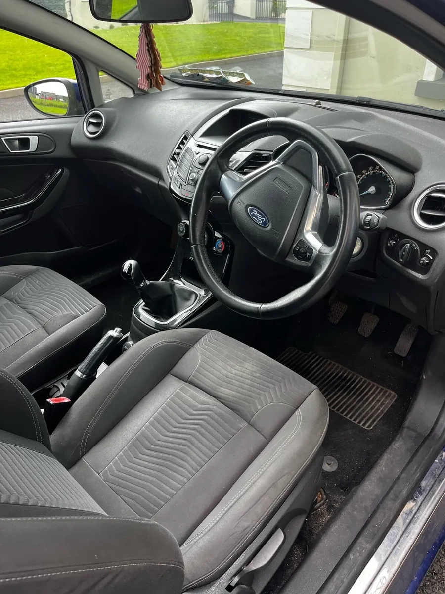 Ford fiesta - Image 4