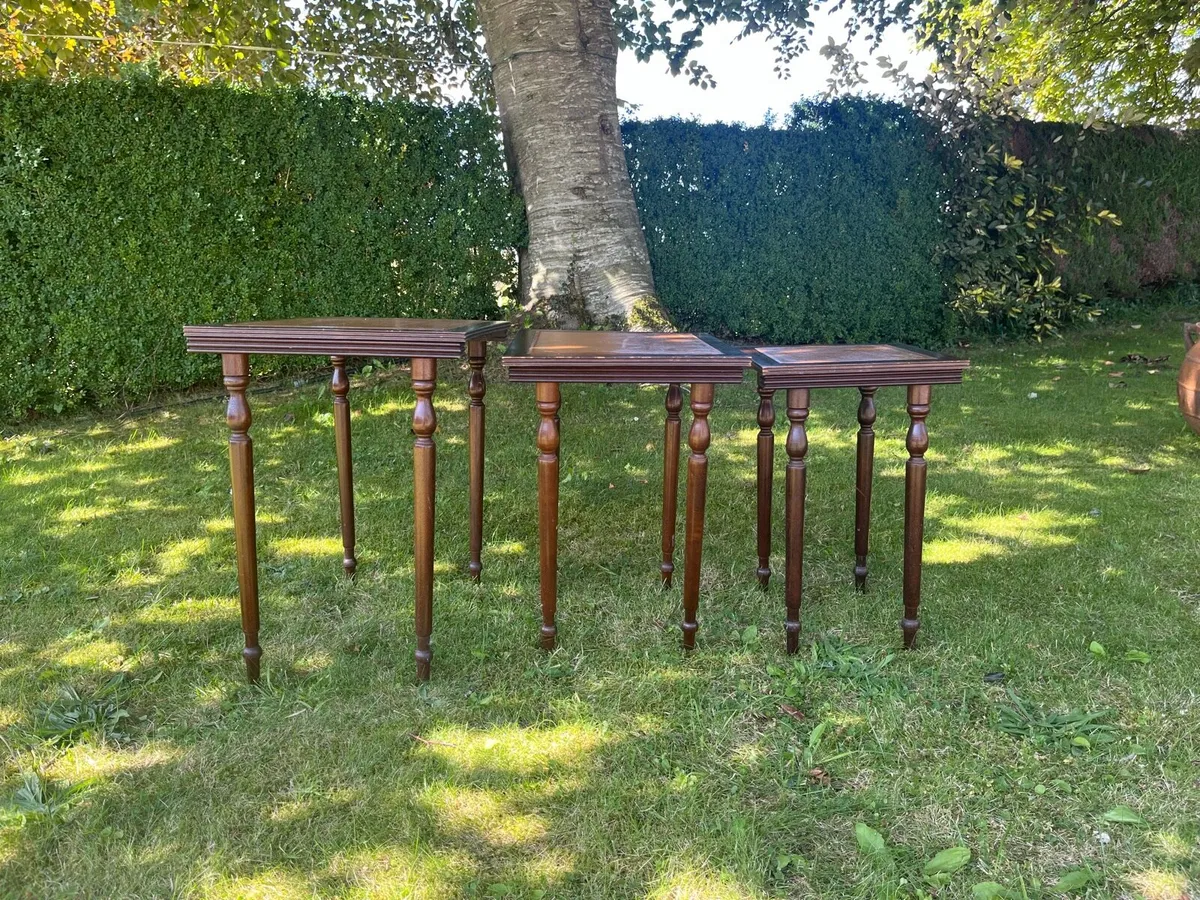 Nest of 3 side tables - Image 1