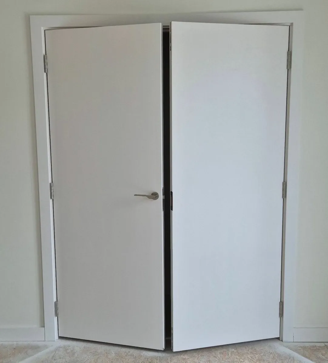 Double interior doors. - Image 1