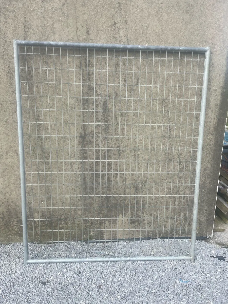 Dog pen - Image 1
