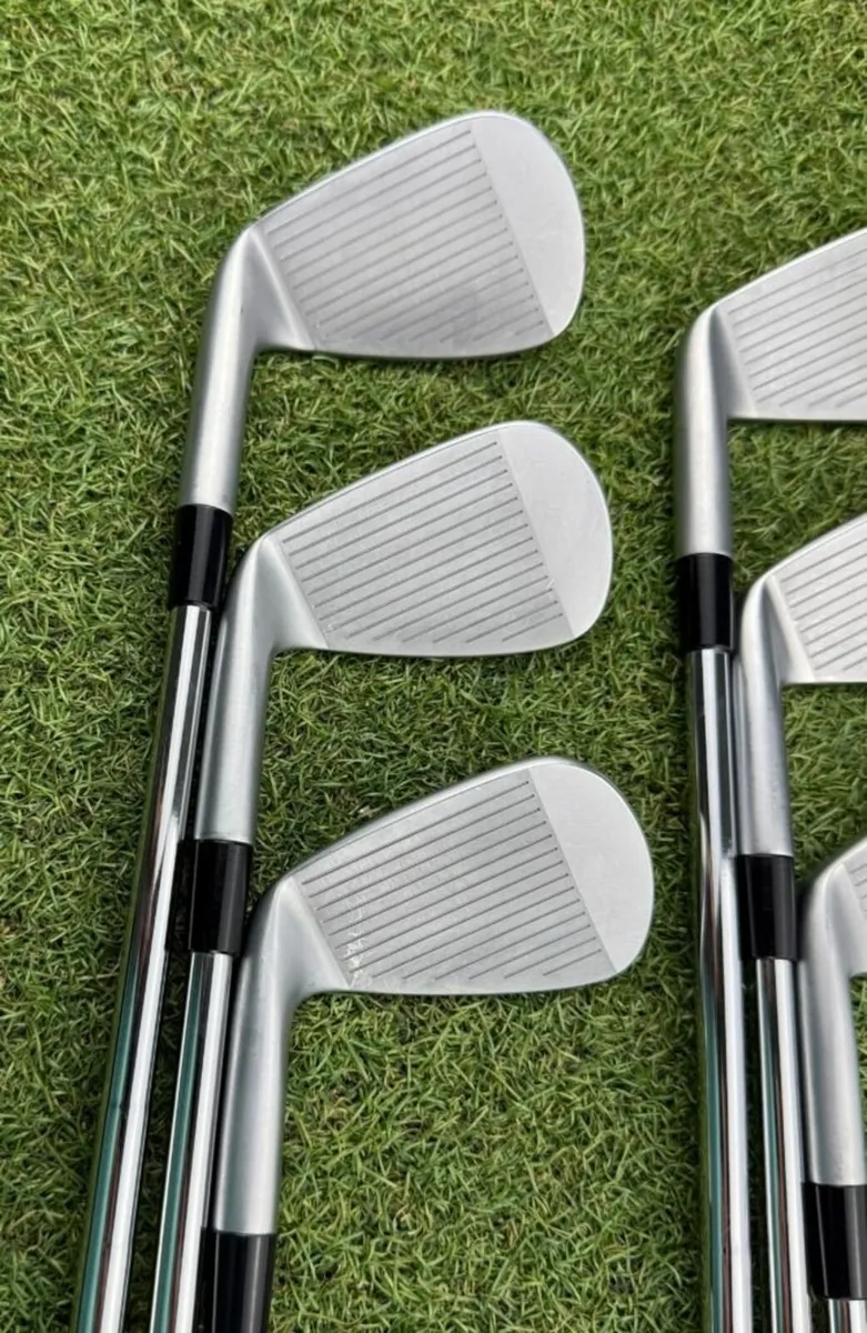 TAYLORMADE P7MC 2023 IRONS / 5-PW / KBS TOUR STIFF - Image 4