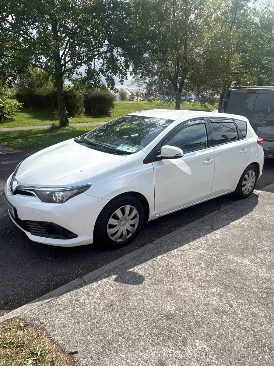 Toyota auris - Image 1