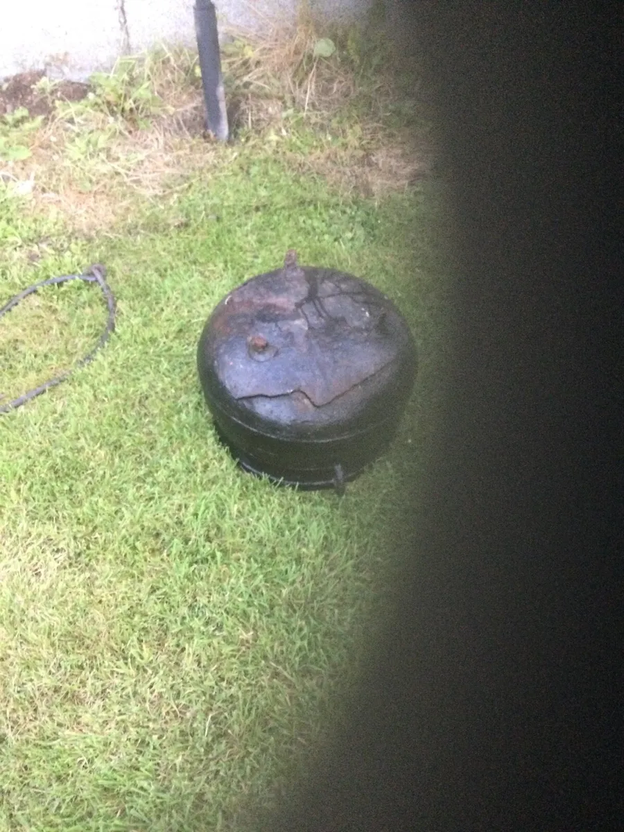 Old crean - Image 3