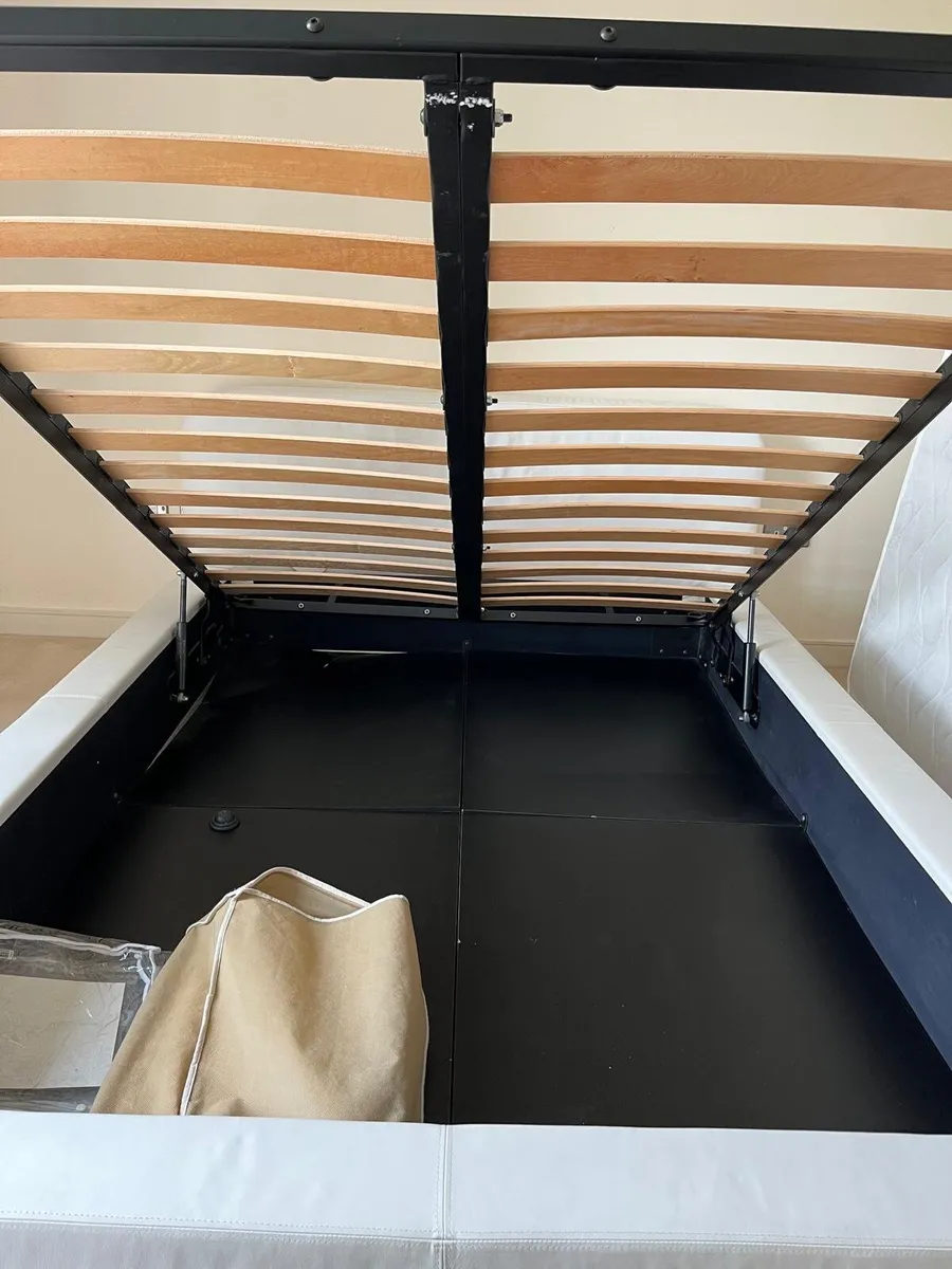 Bed - Image 2