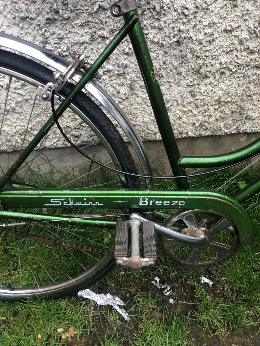 Beautiful vintage ladies schwinn Bicycle. - Image 2