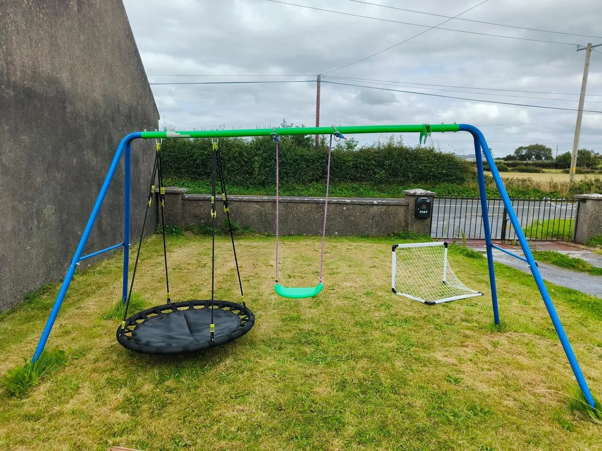 Swing set - Image 1