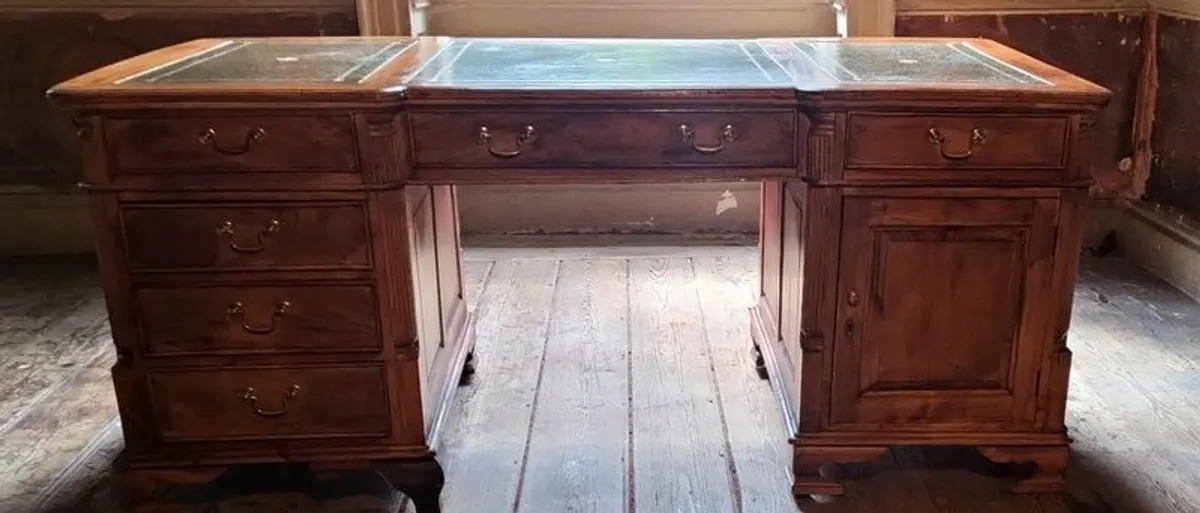 Antique style mahogany Partners Desk - Image 4