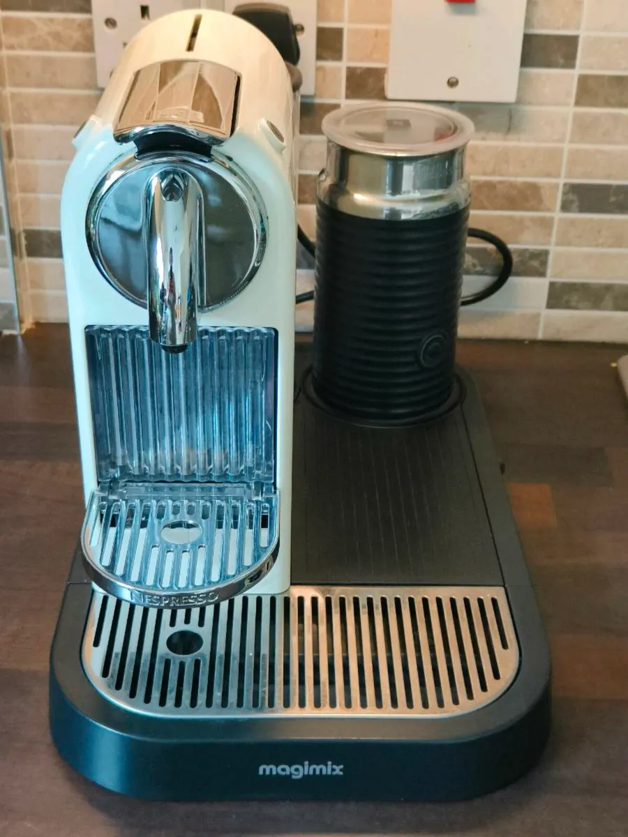 Magimix Citiz Nespresso coffee machine - Image 1
