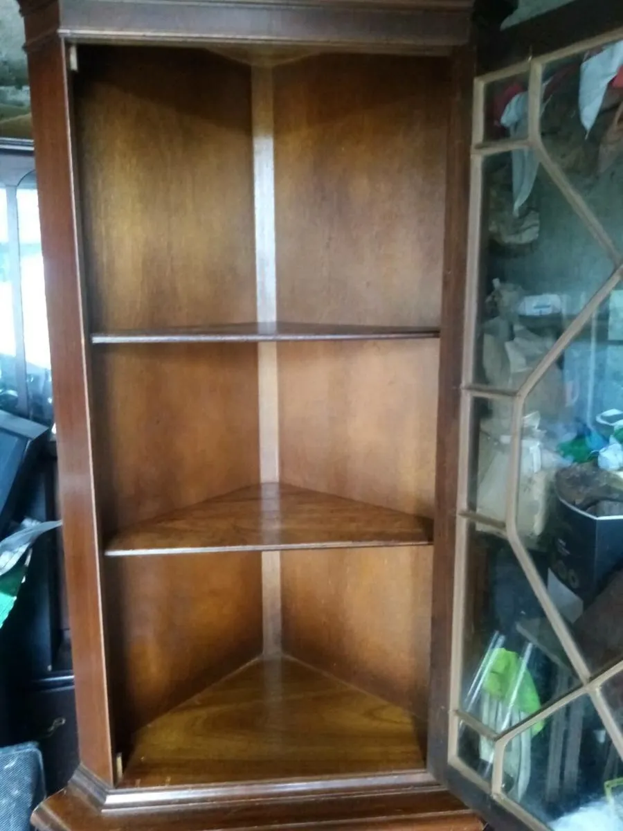 Corner cabinet - Image 1