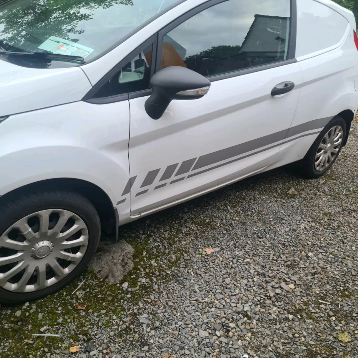 Van - Image 2