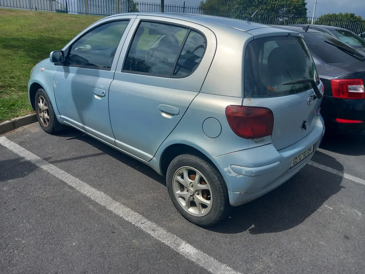 05 TOYOTA YARIS 1LT PETROL €1350 - Image 1