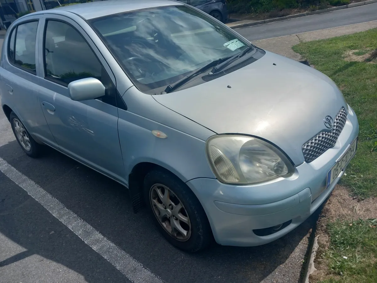 05 TOYOTA YARIS 1LT PETROL €1350 - Image 2