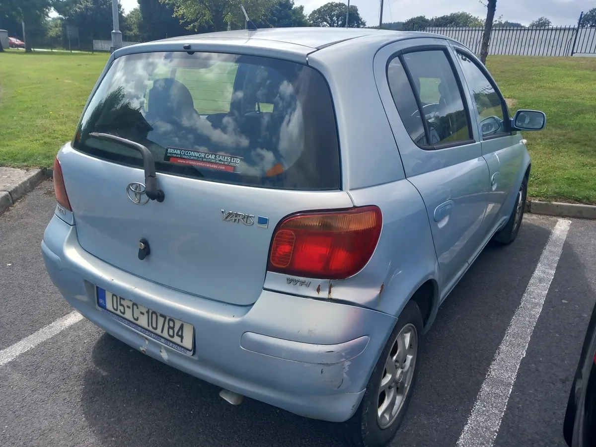 05 TOYOTA YARIS 1LT PETROL €1350 - Image 3