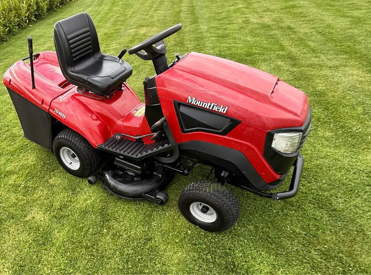 MOUNTFIELD 22HP Mower - Image 1
