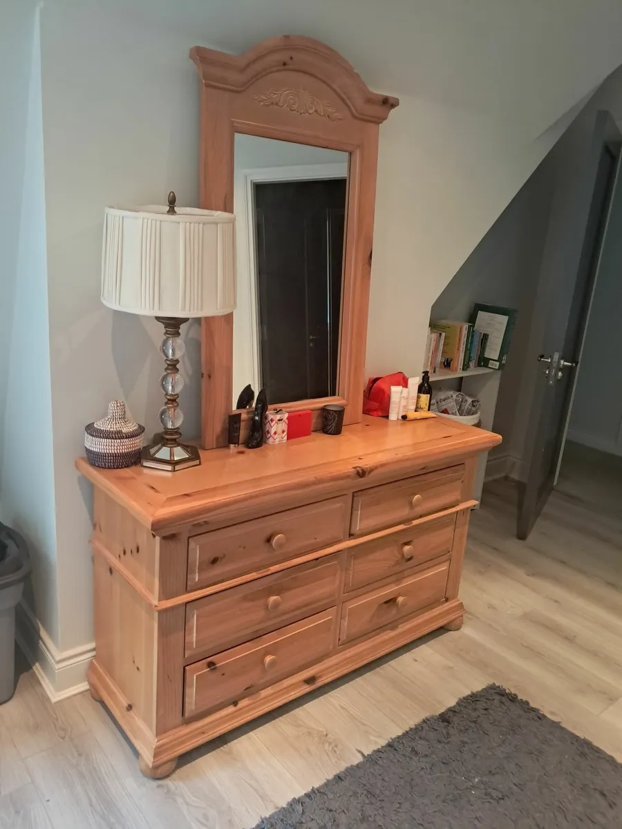 Chest of drawers - Image 1