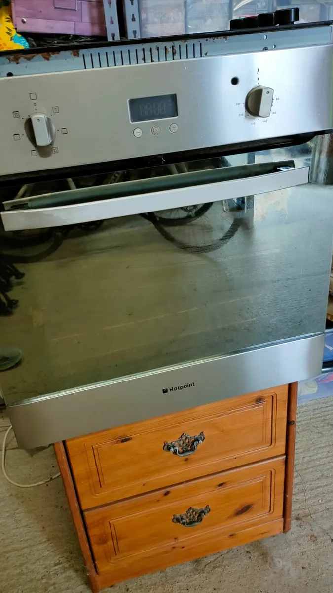 Oven, hob and extractor - Image 1